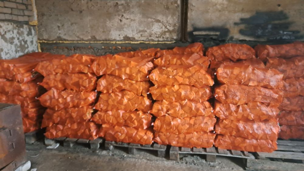Продам уголь в мешках , дрова