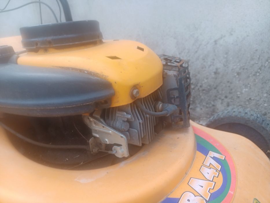 Mașină tăiat iarba