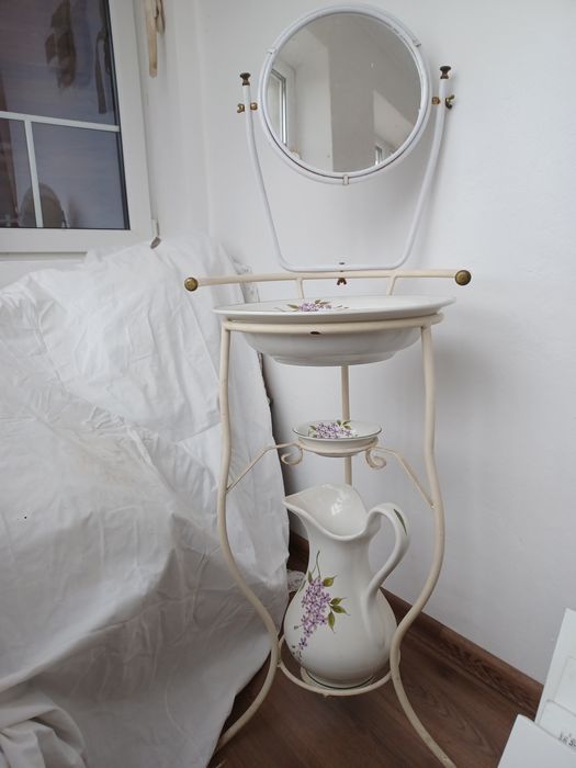 Lavoar si scaun balansoar  in stare impecabila