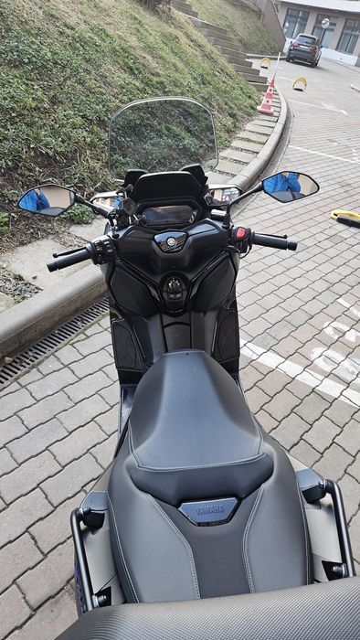 Vand scuter Honda Forza 350 sau Yamaha XMax 300