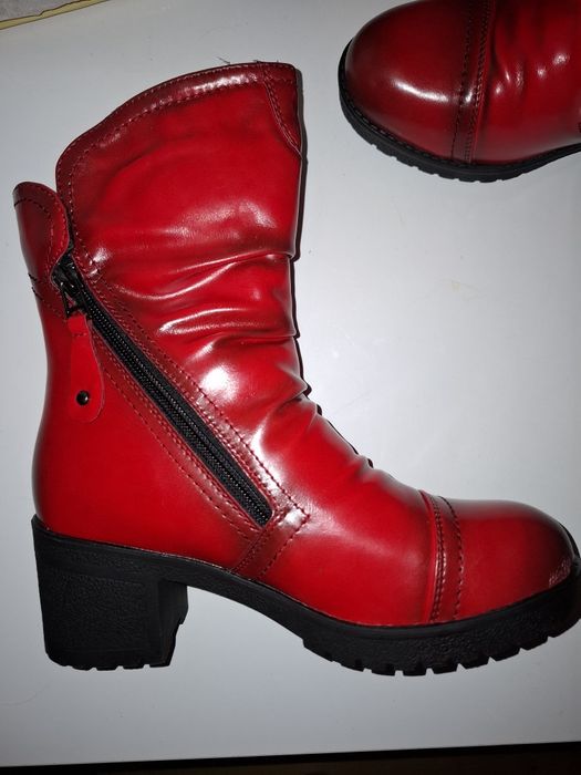 Дамски боти червени