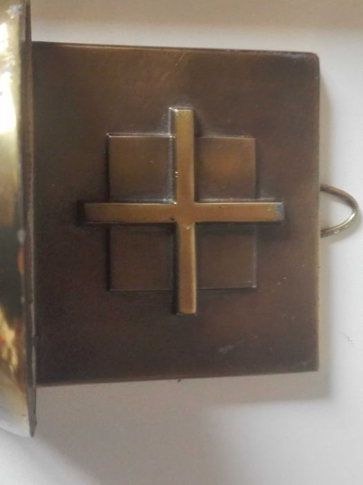 Царски медал , иконостас и религиозни медальони .