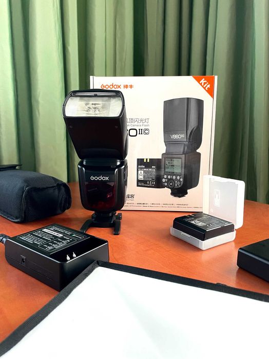 Комплект светкавица Godox V860IIC TTL за Canon + 2 батерии +  софтбокс