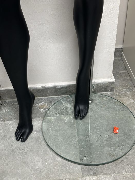 Манекен чисно нов