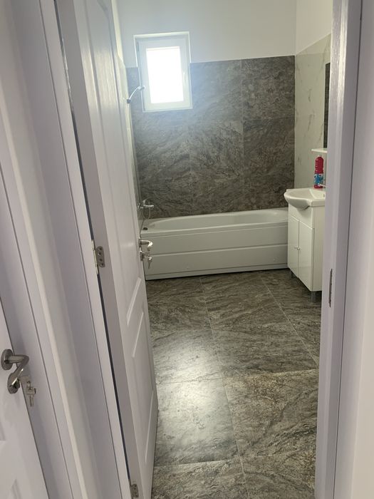 Inchiriez apartament 2 camere,loc de parcare si boxa depozitare in Dobroesti,jud.Ilfov.