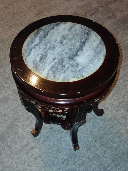 Măsuță de cafea din lemn sculptat si marmură