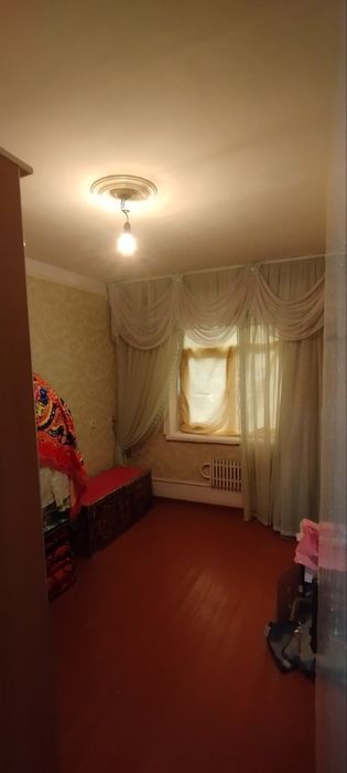 Gazalkent sh. Mustaqillik 38 dom 50 uy. 3 xonali 3 etaj