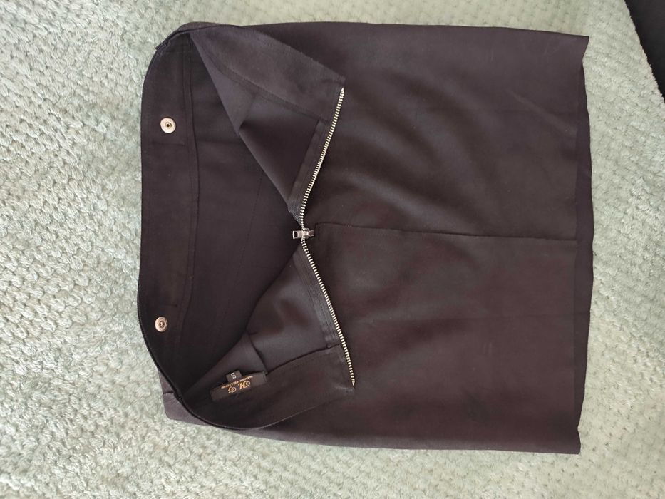 Велурена черна пола