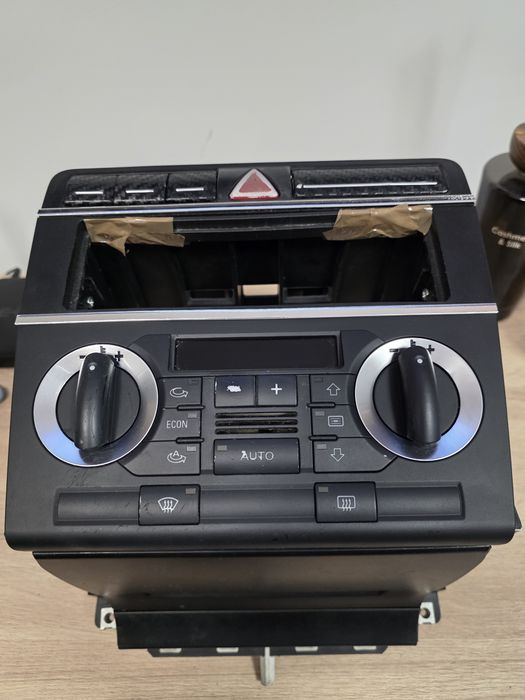 Audi A3 8P  климатроник + централна конзола комплект + бутони