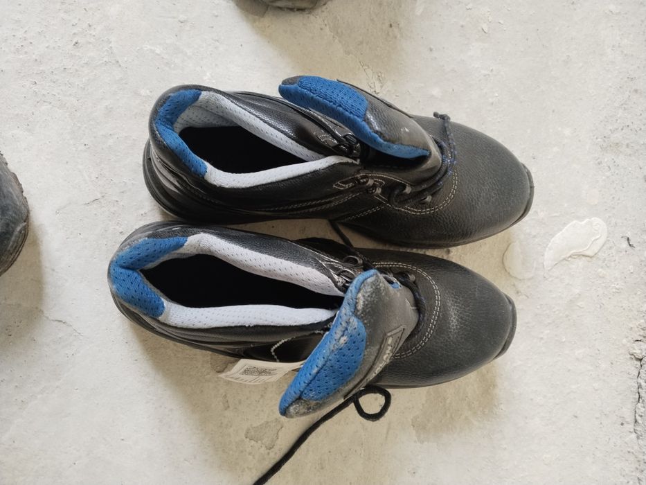 Обувь рабочая продам.