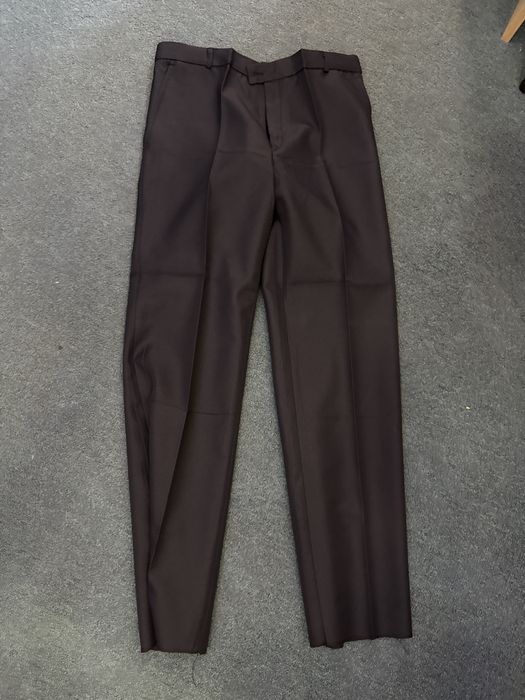 темно-синий костюм