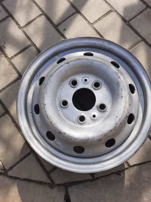 Janta otel Fiat și Ford