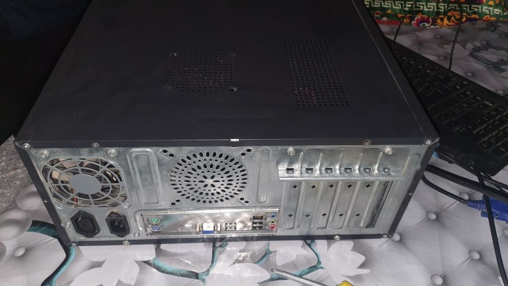 Kompyuter va Monitor LG