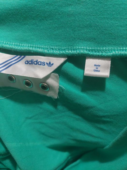 Fusta Adidas cu dungi orizontale, polo