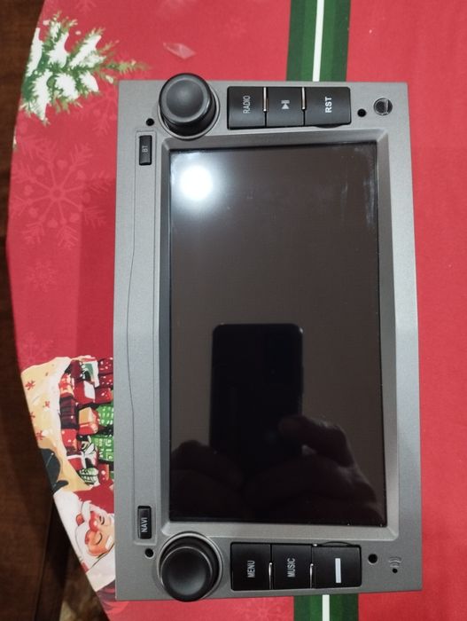 Продавам мултимедия за Опел