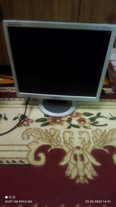 Монитор Самсунг в хорошем состоянии