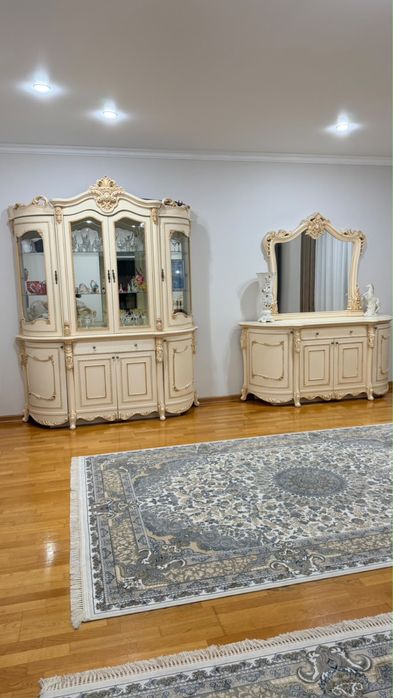 Красивый сервант