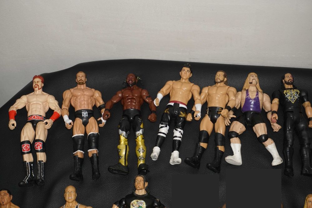 64 Кеч Фигури D-Von Dudley/Test/Lita/Lana/Booker T/Edge/CM Punk/Miz