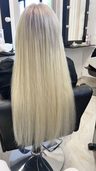 Модель на наращивание волос