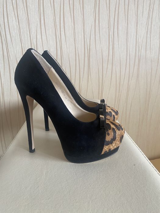 Жеские модельные  туфли -новыа