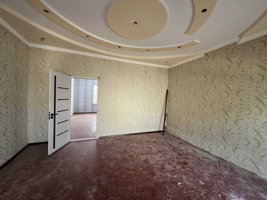 Zangiota.Bozsuv.6xonali uyni 12sotihda yer narxiga sotaman.Barter bor