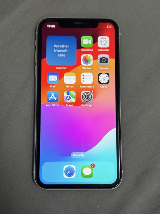 Айфон 11 бял запазен