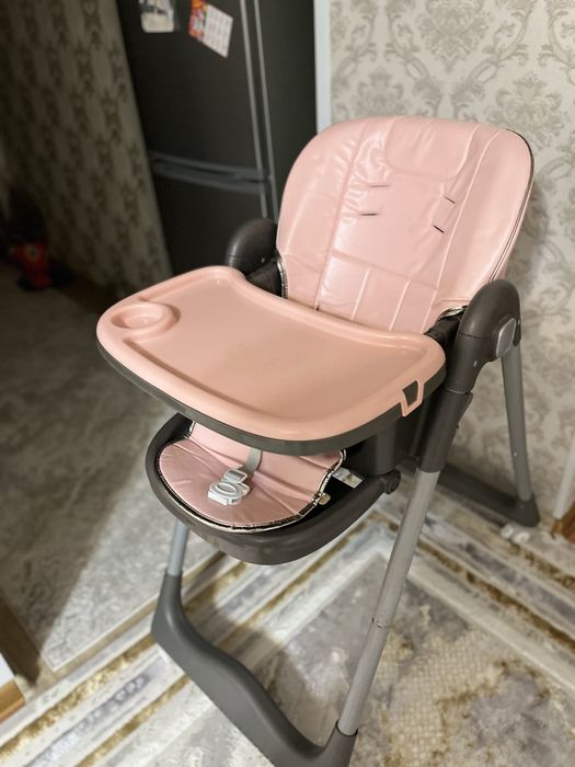 Детский розовый столик