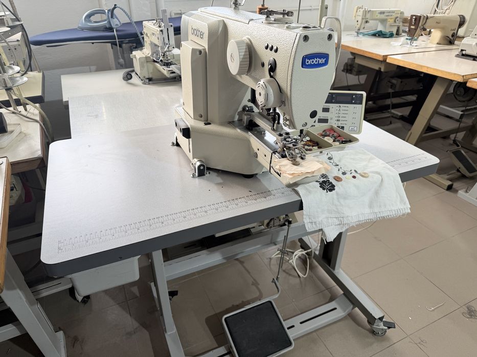 Masina de cusut nasturi Brother BE 438 F electronica stare excelenta