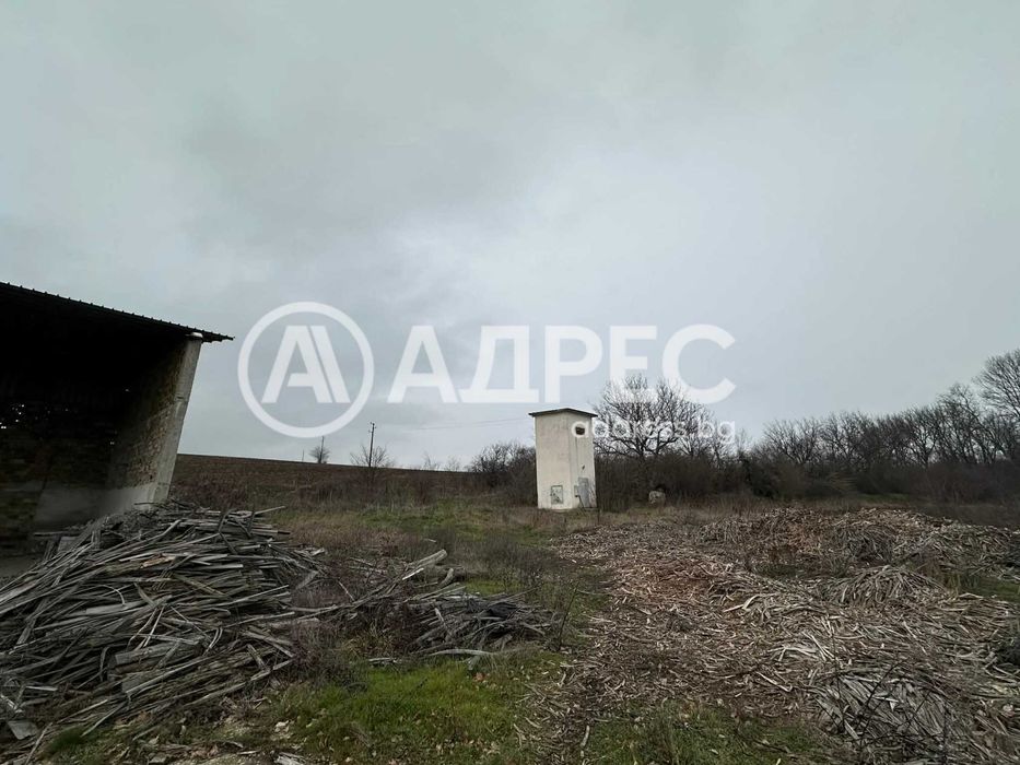 Продава се производствен имот – дърводелски цех в с. Кардам