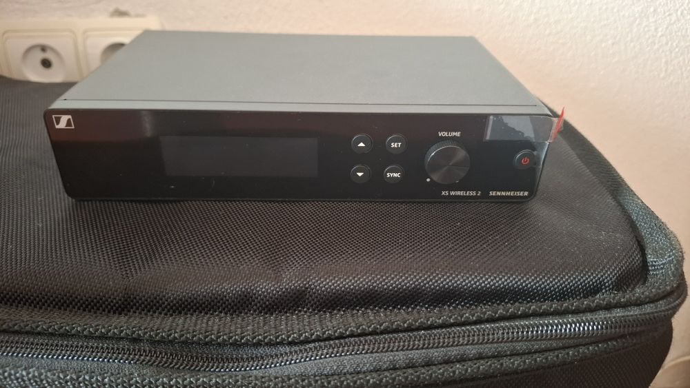 Продавам безжична система Sennheiser xsw 2-ci1
