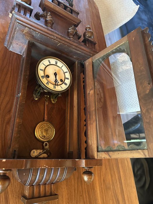 Стенен часовник.