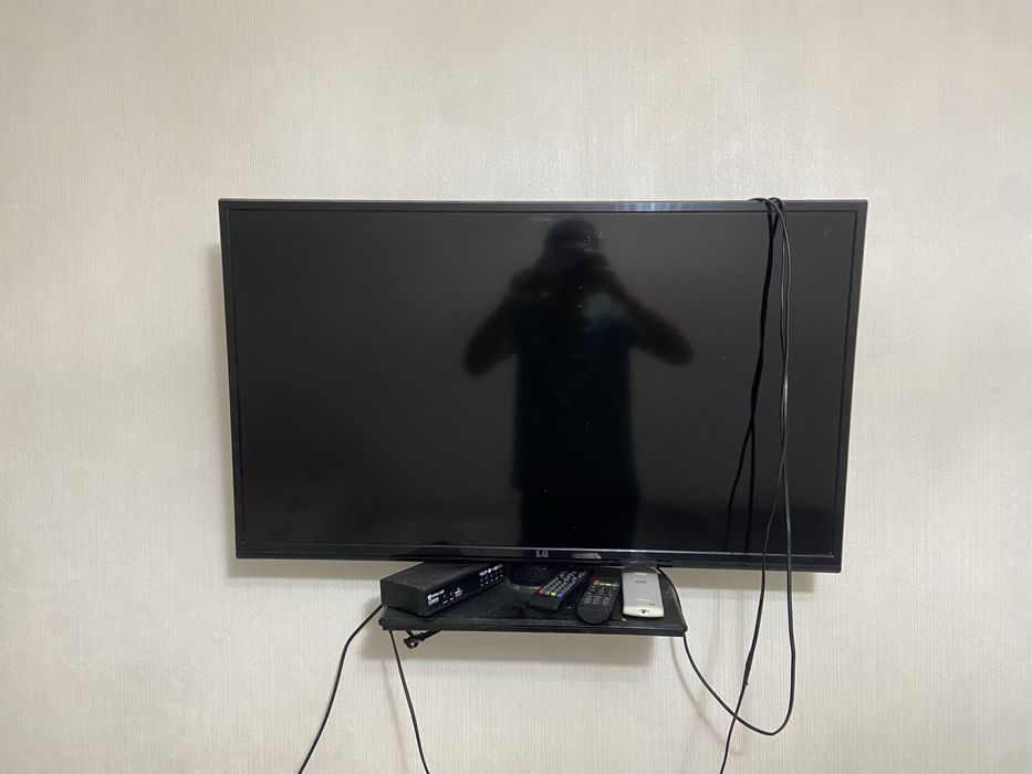 Телевизор LG в хорошем состояний