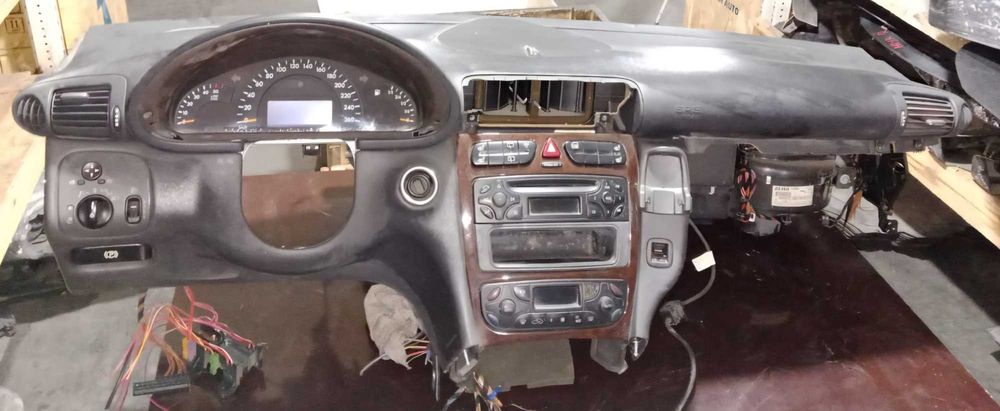 TitanAuto C-class W203 торпедо