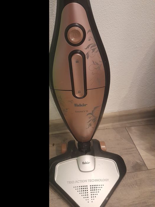 Vând aspirator Fakir