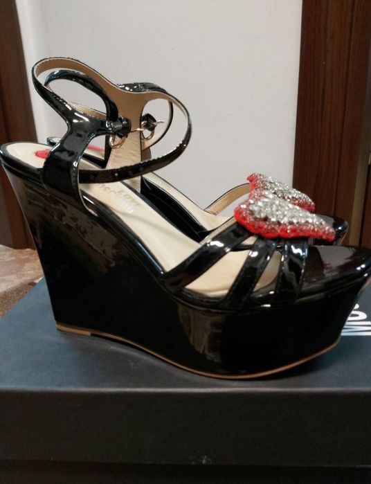 Оригиналени сондали Love Moschino