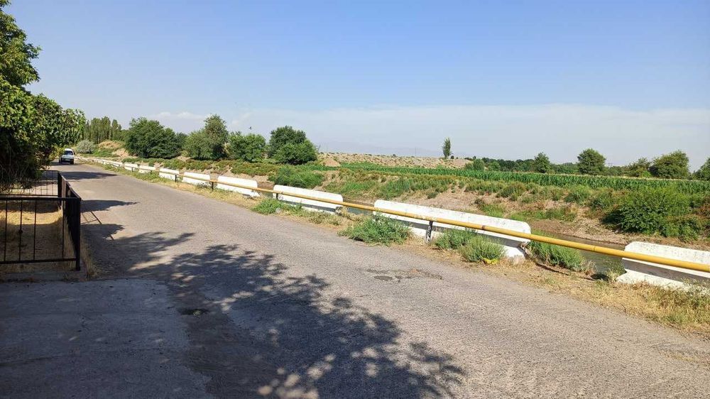 Urtasaroyda suvni buyida Dacha sotiladi!