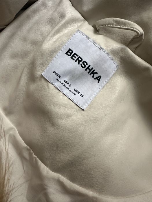 Бяло кожено яке Bershka – много запазено