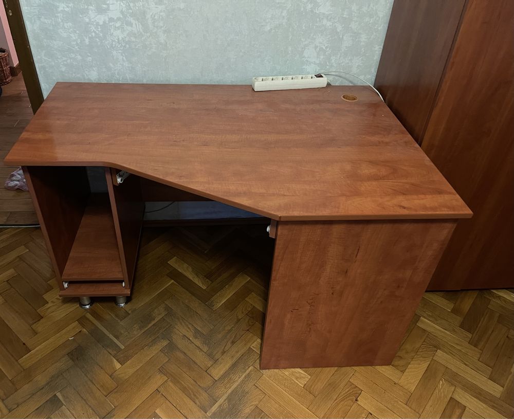 Офис/Гейминг бюро гр. Велико Търново Зона Б • OLX.bg