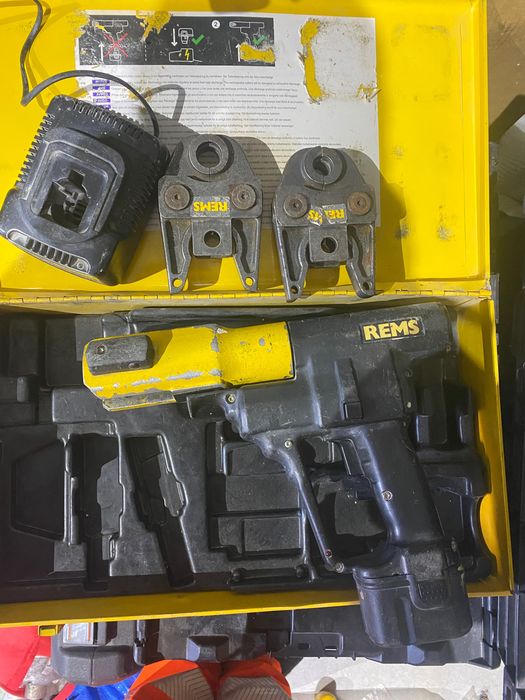 Presă pentru Sertizat REMS+th16 și th 20
