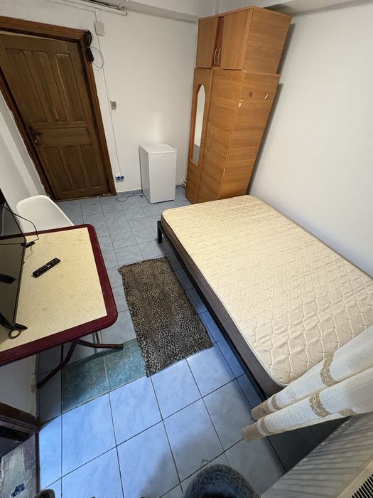 Inchiriez camera cu baia privata dar bucataria comun iasi centru P.F.