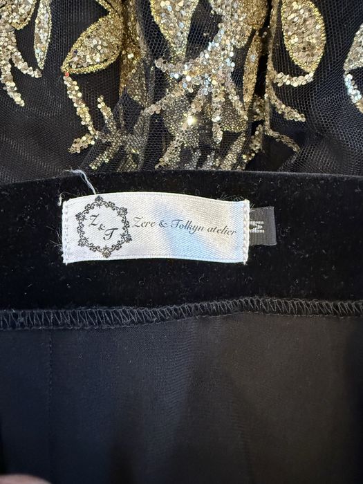 Юбки выше колена