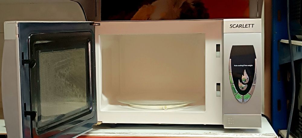 Продам микроволновку с грилем