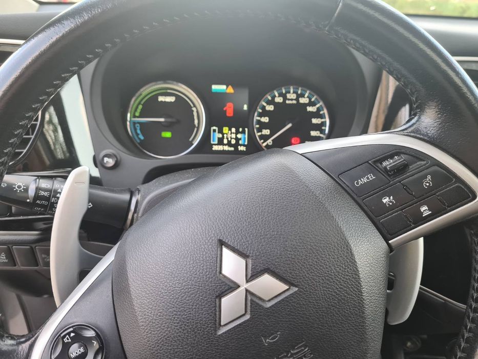Продавам Mitsubishi OutlandeMitsubishi Outlander PHEV –
Автомобилът е изключително запазен както отвън, така и отвътре. Поддържан е