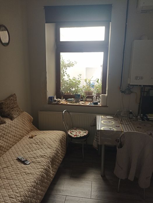 Vând apartament 2 camere, curte comuna, ultracentral