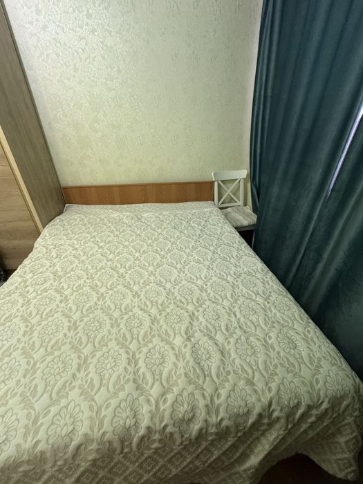 Продам двусальную кровать с матрасами