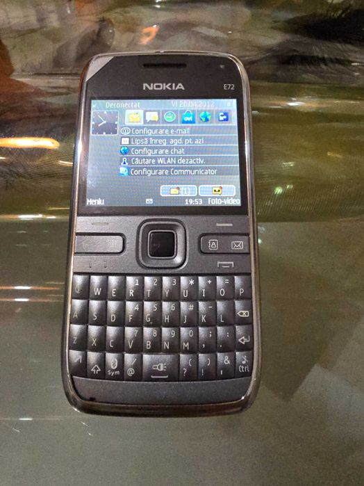 Vând Nokia E72 silver, meniu limba rămână, 0 minite vorbite