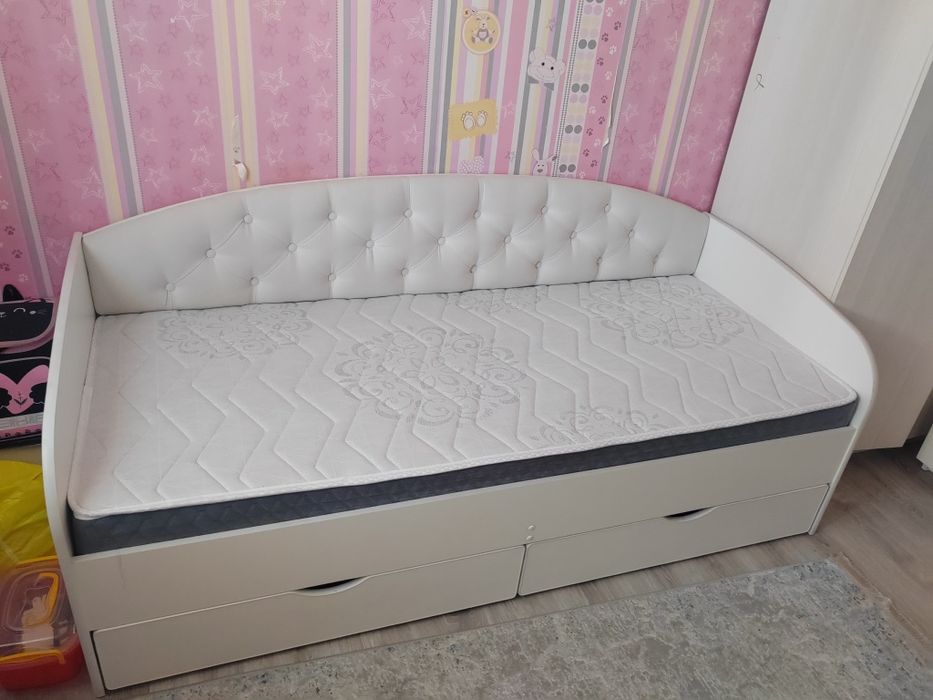 Продам  кравать с матрасои