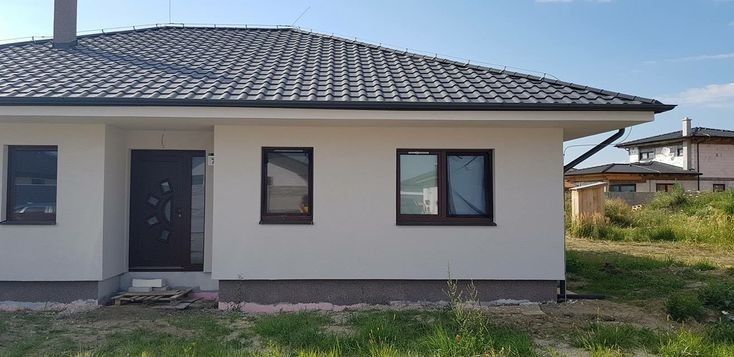 Vand case pe structura metalica din panouri sandwich termoizolante