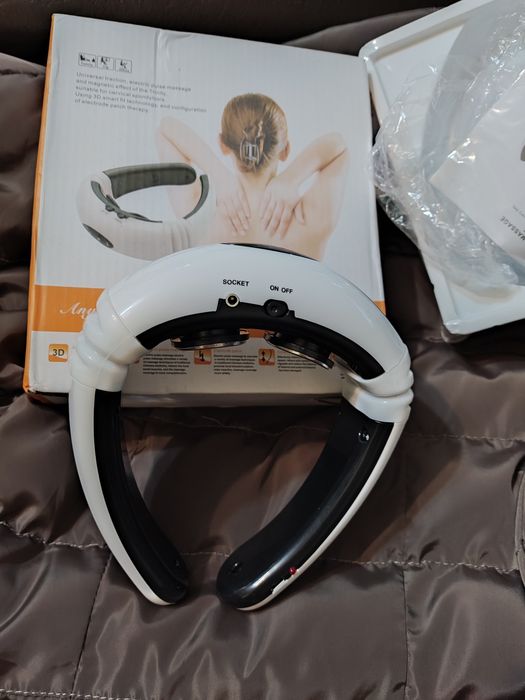 Професионален масажьор за врат с лепки за гърба