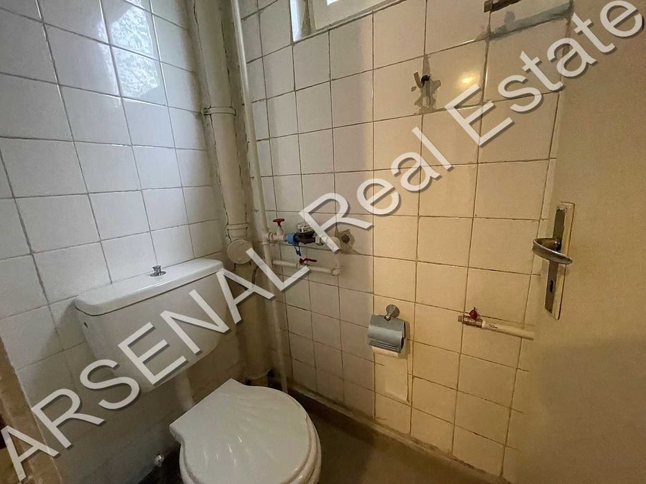 Тристаен апартамент под наем, Младост 4